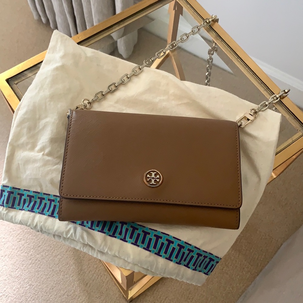 Tory Burch Robinson Wallet on Chain - Tan